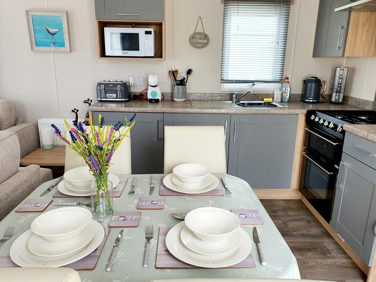 Premium Accommodation With Luxury Hot-Tub And Decking Area, Near Fantasy Island Ingoldmells Oda fotoğraf
