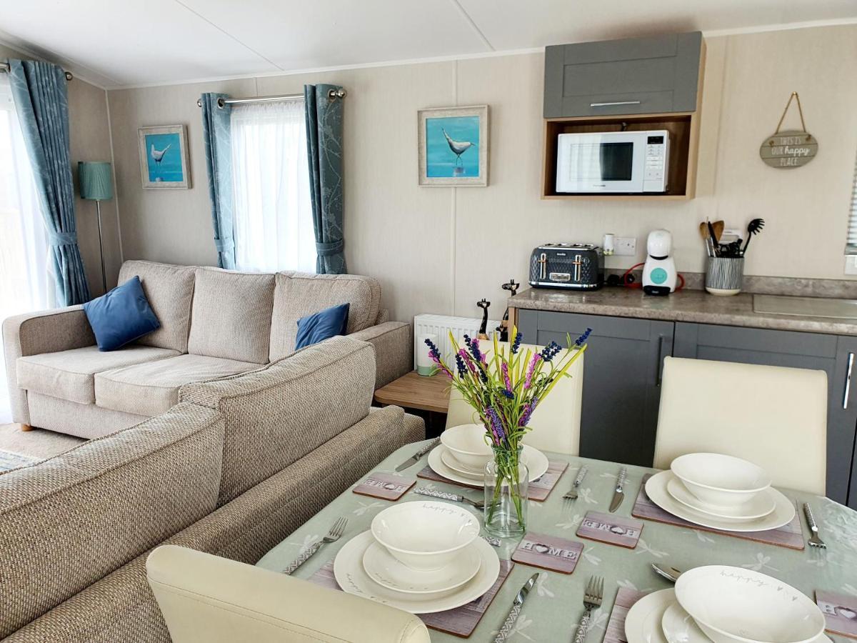 Premium Accommodation With Luxury Hot-Tub And Decking Area, Near Fantasy Island Ingoldmells Dış mekan fotoğraf