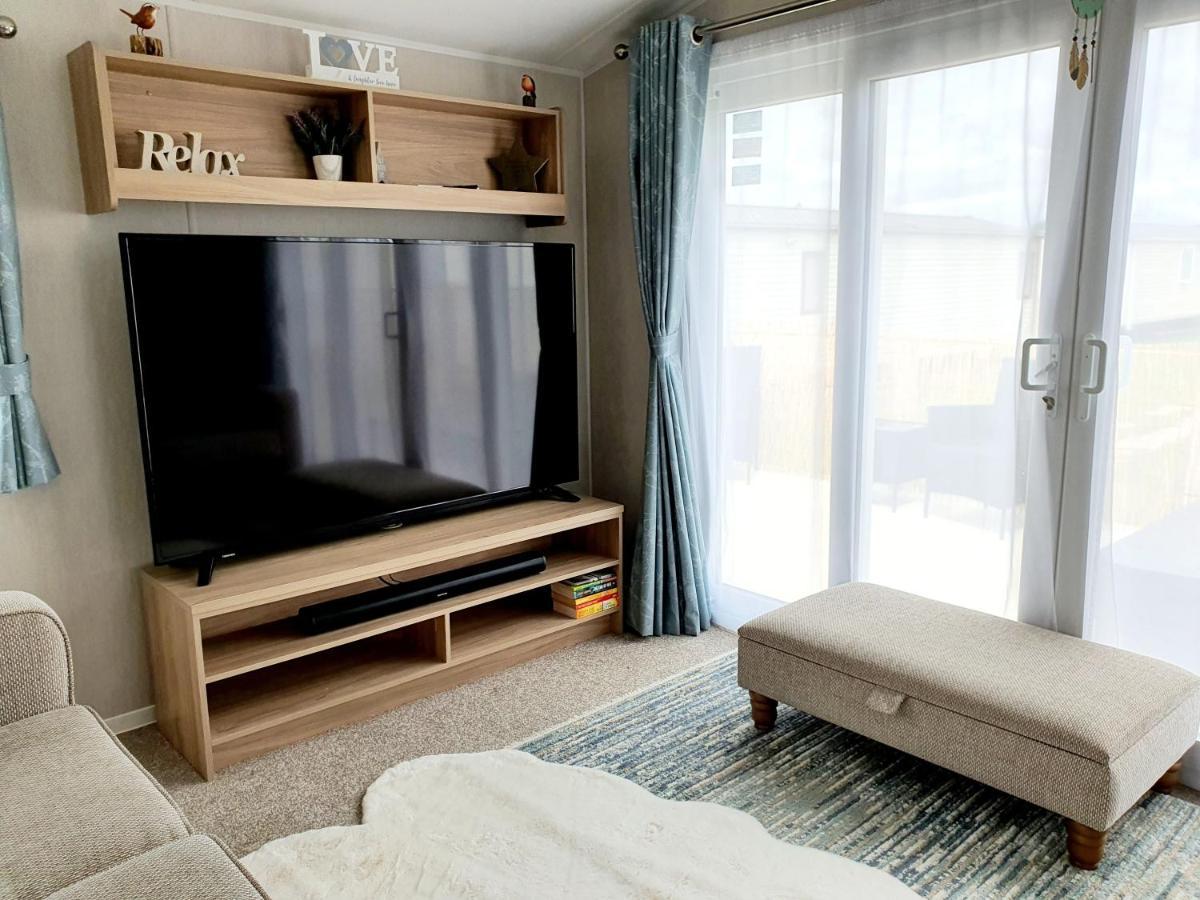 Premium Accommodation With Luxury Hot-Tub And Decking Area, Near Fantasy Island Ingoldmells Dış mekan fotoğraf