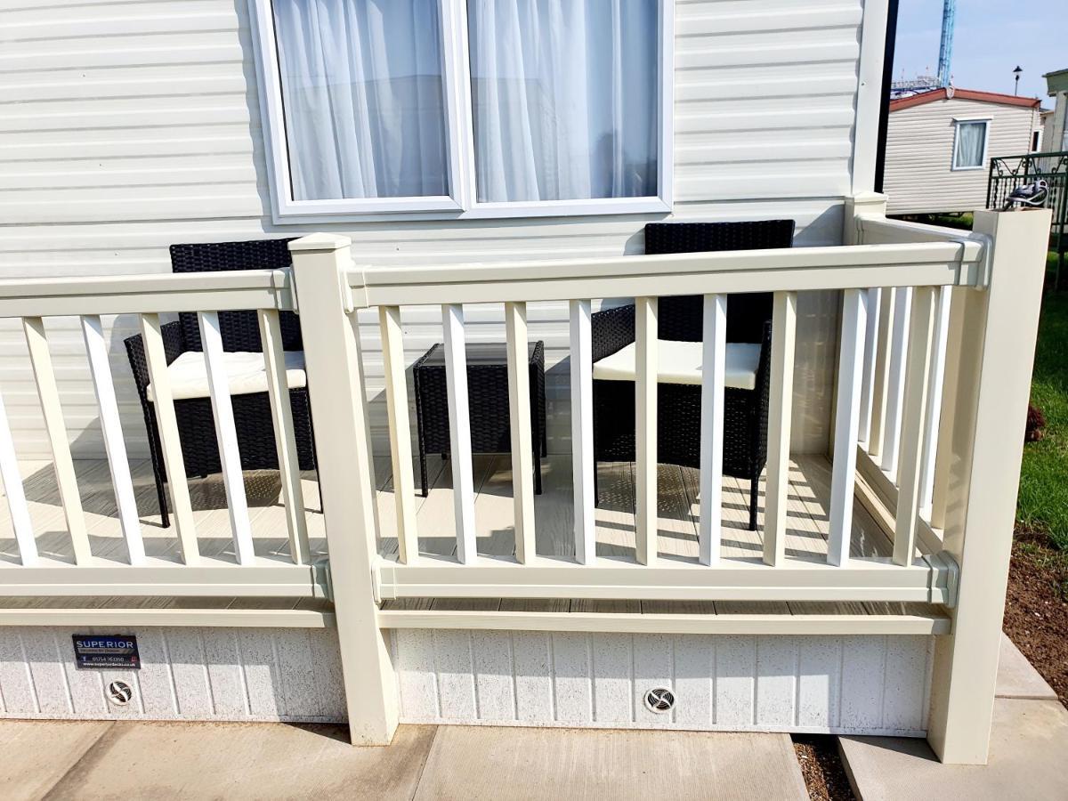 Premium Accommodation With Luxury Hot-Tub And Decking Area, Near Fantasy Island Ingoldmells Dış mekan fotoğraf
