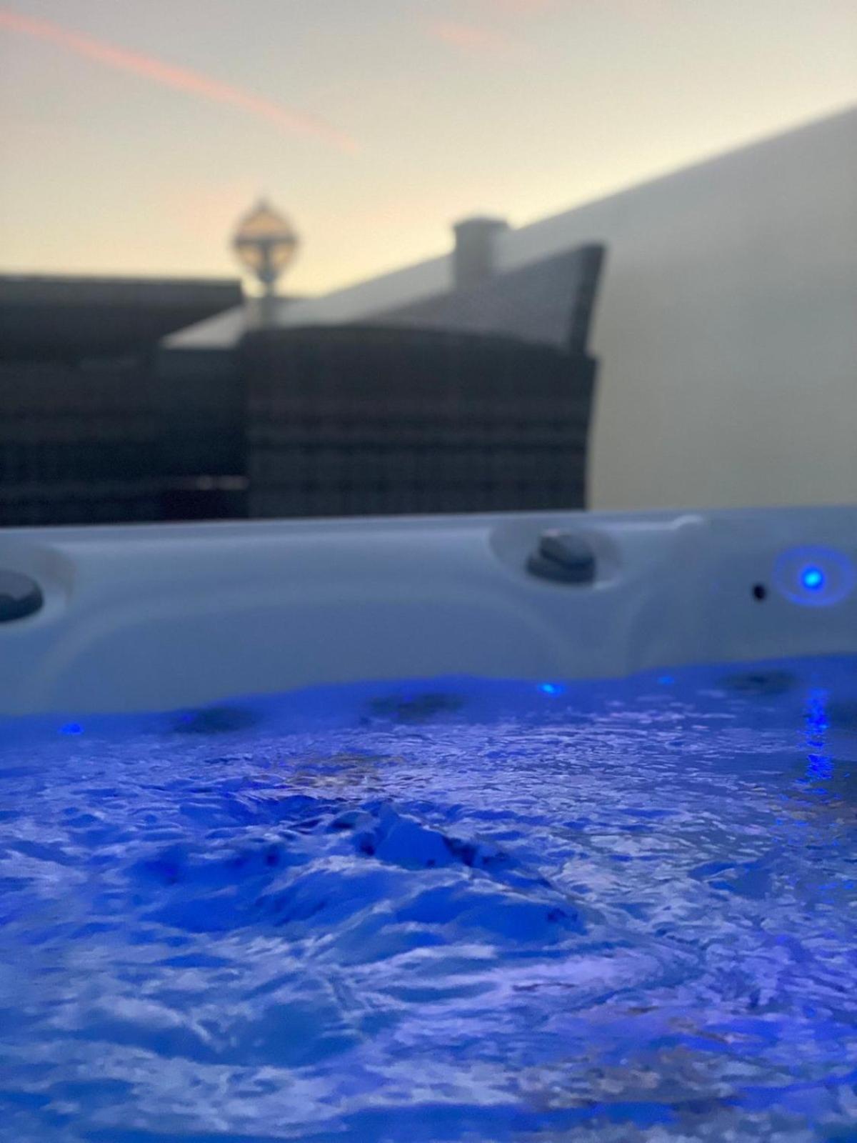 Premium Accommodation With Luxury Hot-Tub And Decking Area, Near Fantasy Island Ingoldmells Dış mekan fotoğraf
