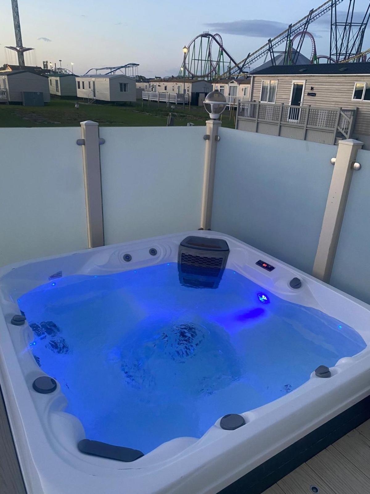 Premium Accommodation With Luxury Hot-Tub And Decking Area, Near Fantasy Island Ingoldmells Dış mekan fotoğraf
